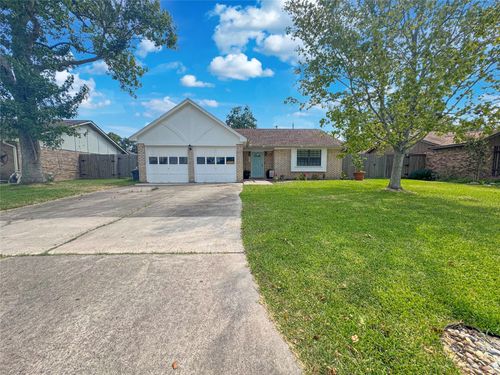 211 Silverbell Cir, Lake Jackson, TX, 77566-5673 | Card Image