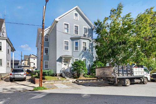 17 Hevey St, Manchester, NH, 03102-5542 | Card Image