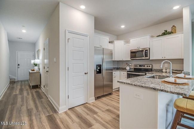Townhomes greatroom foyer | Image 4