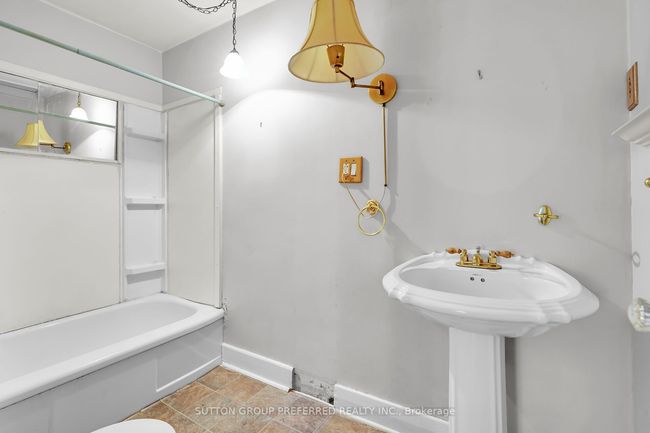 338 Vancouver St, House other with 2 bedrooms, 1 bathrooms and 3 parking in London ON | Image 28