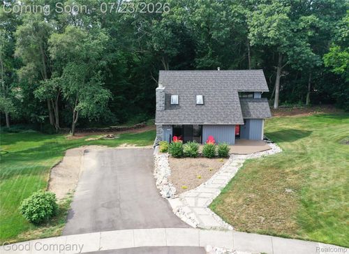 2783 Angelus Cir, Waterford Twp, MI, 48329-2503 | Card Image