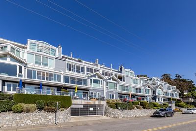 302 - 15165 Marine Dr, Condo with 2 bedrooms, 2 bathrooms and 1 parking in White Rock BC | Image 1