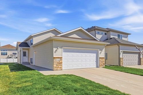 920 30th Ave W, West Fargo, ND, 58078-7937 | Card Image