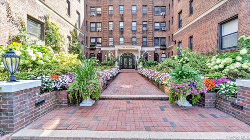 apt-5k-21 Barstow Rd, Great Neck, NY, 11021-2208 | Card Image