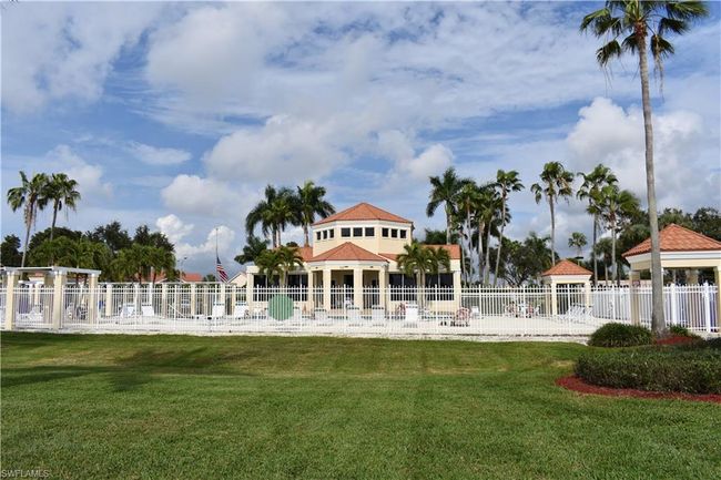 Large Pool at Clubhouse on the Lake Side. | Image 21