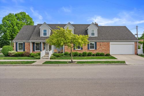 8905 W Meinecke Ave, Wauwatosa, WI, 53226-1822 | Card Image