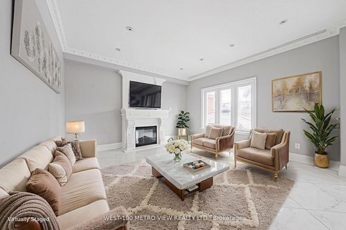 589 Glen Park Ave, North York, ON, M6B2G4 | Card Image