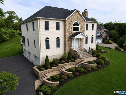 40 Horseneck Rd, Montville, NJ, 07045-9371 | Card Image