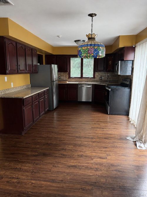 749 Mount Sinai-Coram, Brookhaven, NY, 11766 | Card Image