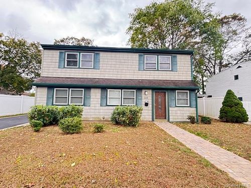 112 W Scudder Ave, Copiague, NY, 11726-3331 | Card Image