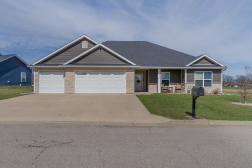 2104 Vinny Ave, Moberly, MO, 65270-4585 | Card Image