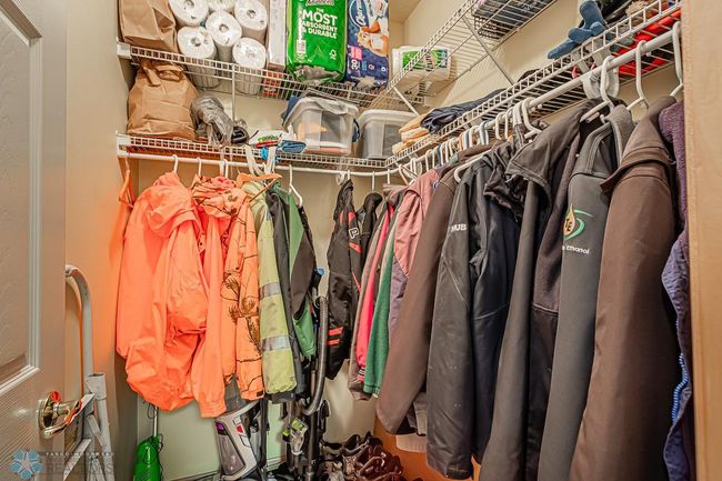 Back Closet | Image 27