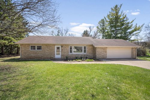 N69W21023 Pleasant St, Menomonee Falls, WI, 53051-4728 | Card Image