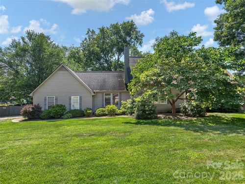 3 Carolewood Dr, Horse Shoe, NC, 28742-9710 | Card Image