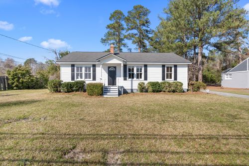 65 E Calhoun St, Wadley, GA, 30477-4973 | Card Image