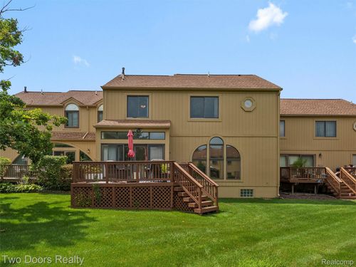 2239 Crystal Dr, Rochester Hills, MI, 48309-3755 | Card Image