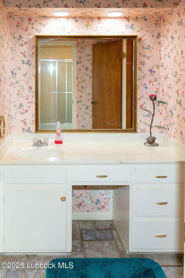 2nd bath connected to 2nd bedroom | Image 15