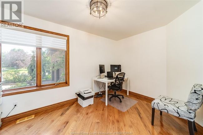 327 Majestic Dr, House other with 4 bedrooms, 4 bathrooms and null parking in Tecumseh ON | Image 16
