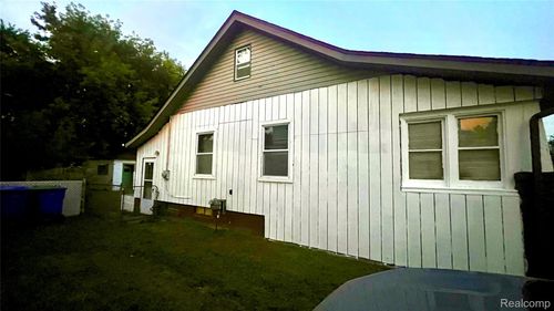 7259 Chalmers Ave, Warren, MI, 48091-3073 | Card Image