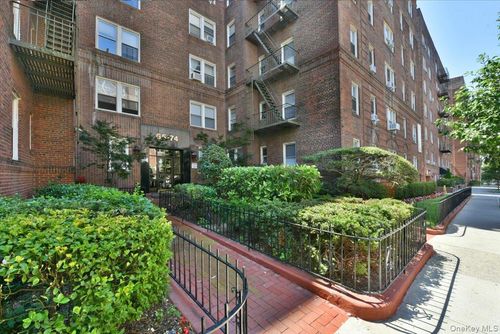 apt-3h-6574 Saunders St, Rego Park, NY, 11374-4240 | Card Image