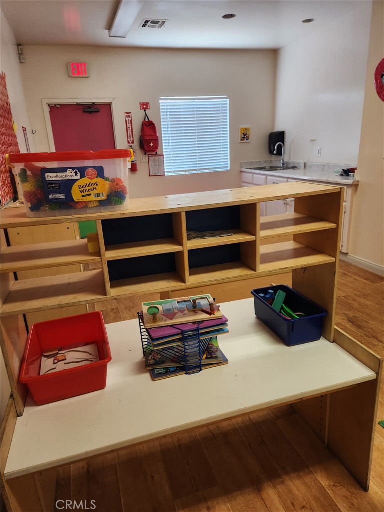 Commercial Sale in Los Angeles 3