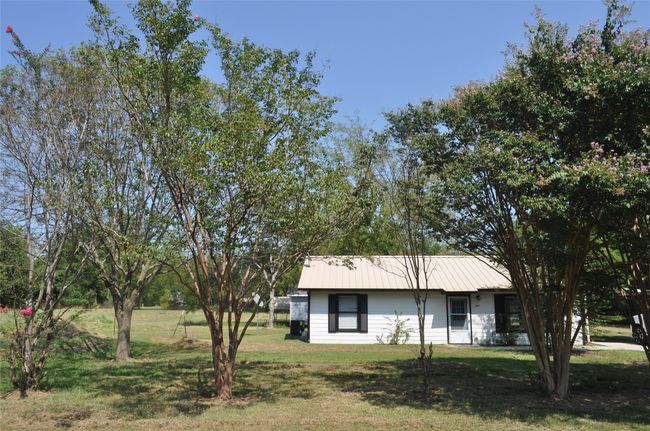 964 Farm Road 900 N, House other with 2 bedrooms, 1 bathrooms and null parking in Saltillo TX | Image 24