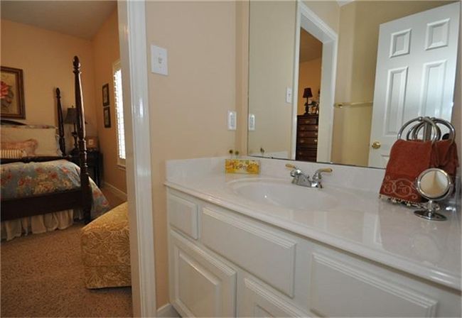 Jack and Jill bathroom | Image 32