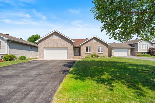 140 Markell Cres, Cornwall, ON, K6H6X2 | Card Image