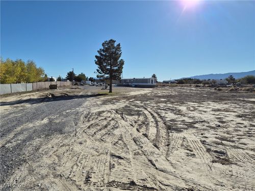 4651 E Navajo Blvd, Pahrump, NV, 89061-8648 | Card Image