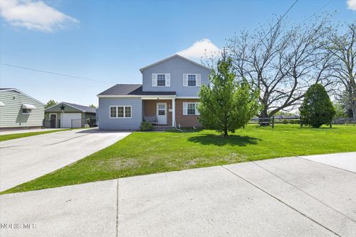 35 Santus Dr, Rossford, OH, 43460-1319 | Card Image