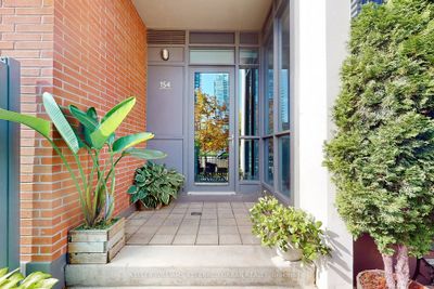 154 Sumach St, Condo with 2 bedrooms, 3 bathrooms and 1 parking in Toronto ON | Image 1