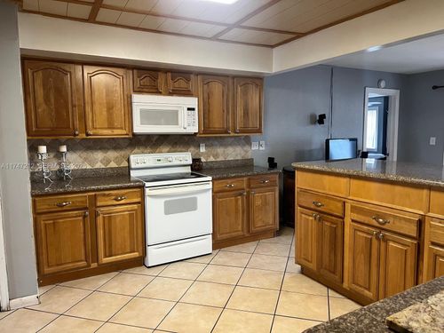102-3057 Coral Springs Dr, Coral Springs, FL, 33065-3807 | Card Image