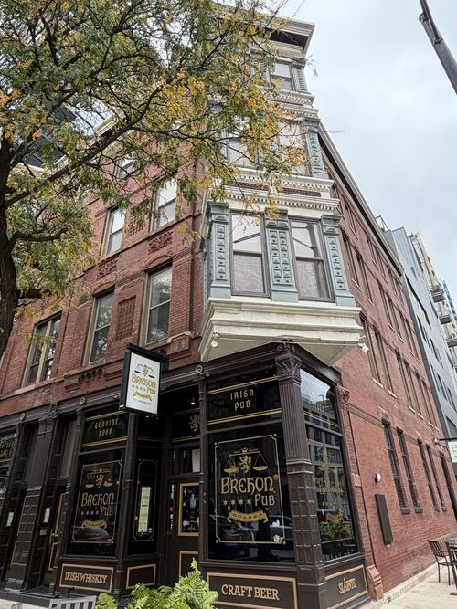 4-733 N Wells St, Chicago, IL, 60654-3577 | Card Image
