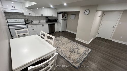 lower-31 Northampton Dr, Etobicoke, ON, M9B4S5 | Card Image