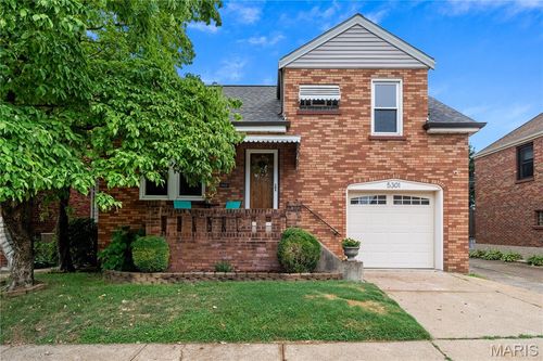 5301 Sunshine Dr, Saint Louis, MO, 63109-4007 | Card Image