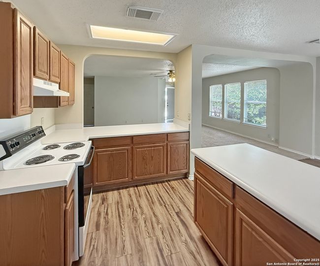 9814 Diamond Cliff Dr, House other with 3 bedrooms, 2 bathrooms and null parking in Helotes TX | Image 5