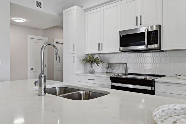 8215 - 1802 Mahogany Boulevard Se, Condo with 2 bedrooms, 2 bathrooms and 1 parking in Calgary AB | Image 10