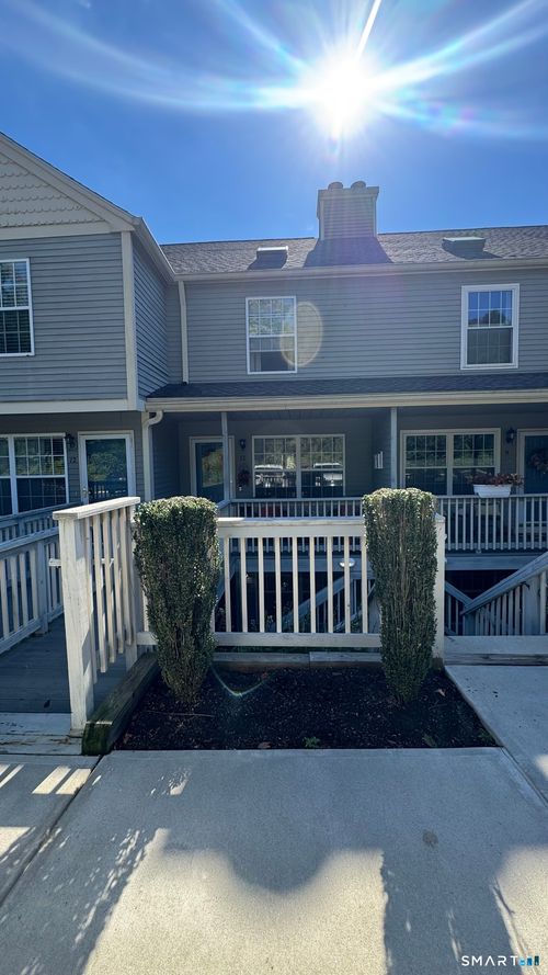 10-10 Manorwood Dr, Branford, CT, 06405-3040 | Card Image