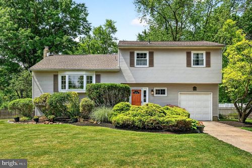1 Cedar Ln, East Windsor, NJ, 08520-2106 | Card Image