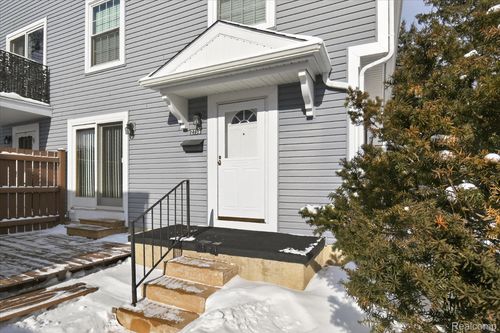 2736 Glenbridge Ct, Ann Arbor, MI, 48104-6728 | Card Image