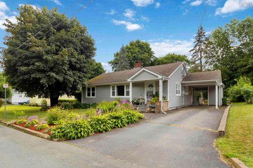 163 Crescent St, Bridgewater, NS, B4V1L1 | Card Image