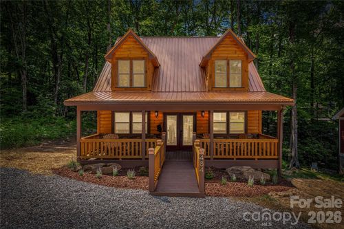 484 Twinbrook Ln, Maggie Valley, NC, 28751-7640 | Card Image