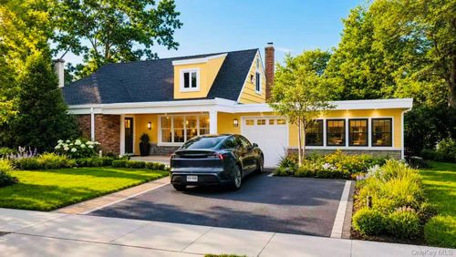 125 Baker Hill Rd, Great Neck, NY, 11023-1633 | Card Image
