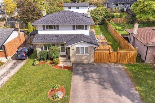 696 Griffith St, London, ON, N6K2W4 | Card Image