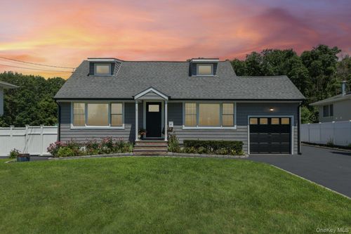49 Eugene Dr, Kings Park, NY, 11754-4716 | Card Image