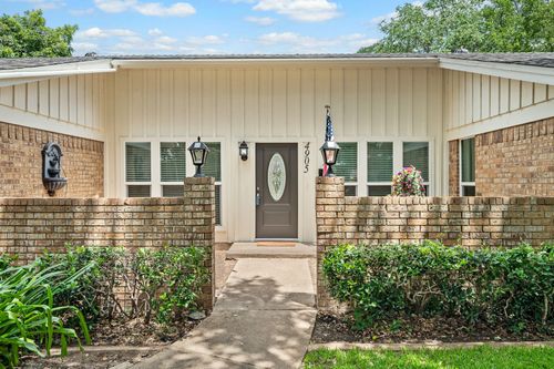4905 Granite Shoals Ave, Fort Worth, TX, 76103-1211 | Card Image