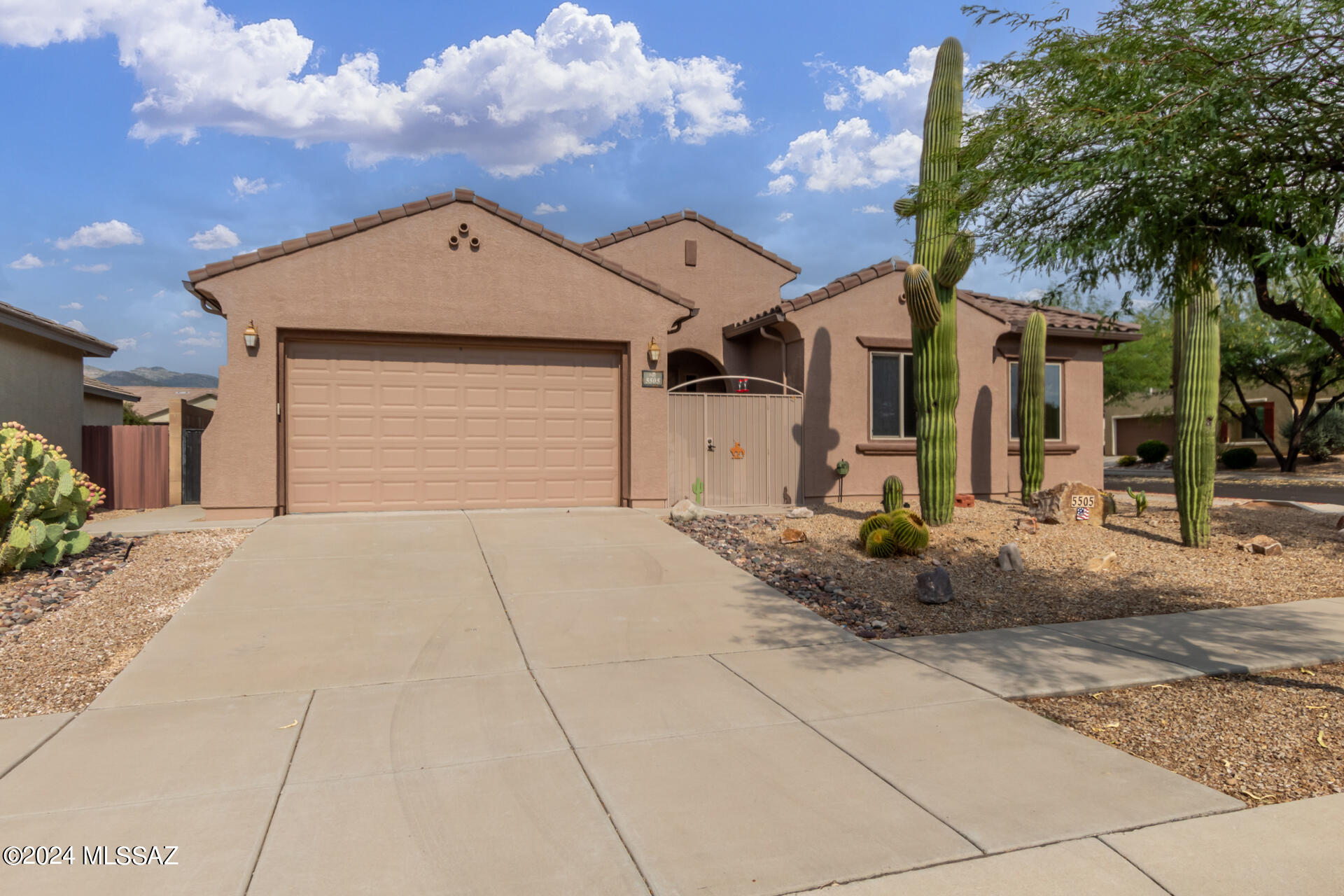 Canyon Oak Dr, Tucson, AZ 85747