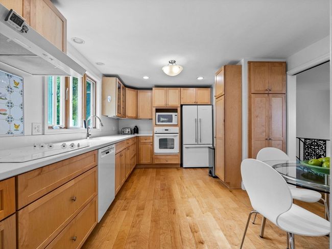 29 Brook St, House other with 4 bedrooms, 3 bathrooms and 2 parking in Wellesley MA | Image 6
