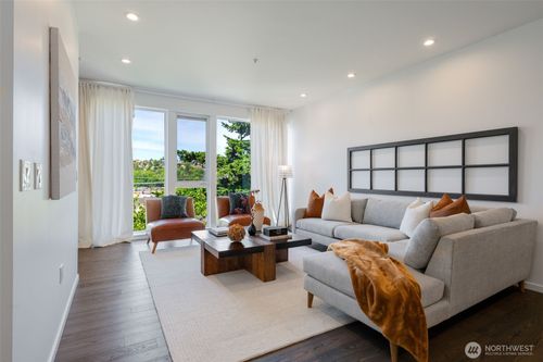c-2251 14th Ave W, Seattle, WA, 98119-2415 | Card Image