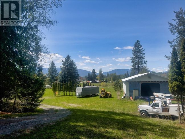 5110 Vance Rd, House other with 3 bedrooms, 3 bathrooms and 2 parking in Canyon BC | Image 41